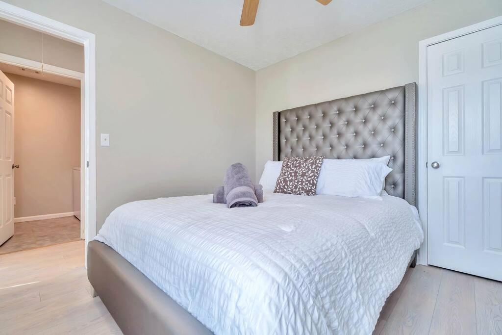 East Escape Villa Montgomery Bagian luar foto